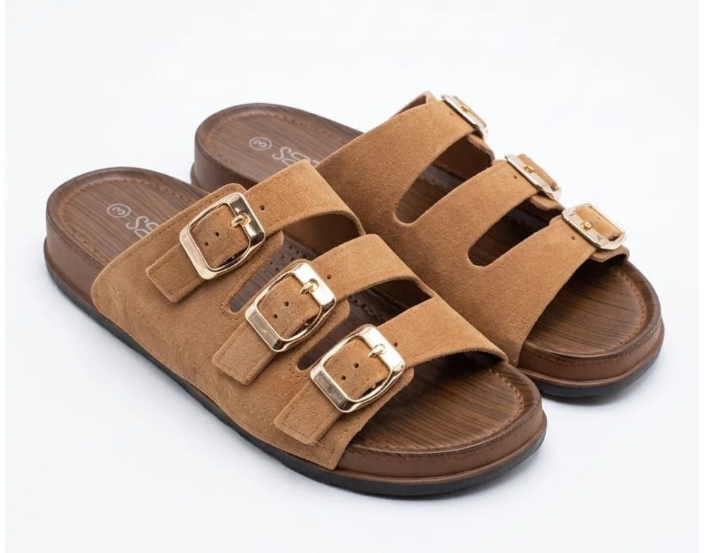 Suede Buckle Strap Elegant Platform Summer Sandals – Refined Comfort for Any Warm-Weather Occasion

Step into understated luxury with these platform sandals, crafted from soft suede and accented with elegant buckle straps. The structured silhouette and subtle lift provide all-day support, while the refined aesthetic transitions effortlessly from garden parties to weekend getaways.

Key Features

Premium suede upper – Soft, breathable, and beautifully textured
Buckle strap detail – Classic embellishment with